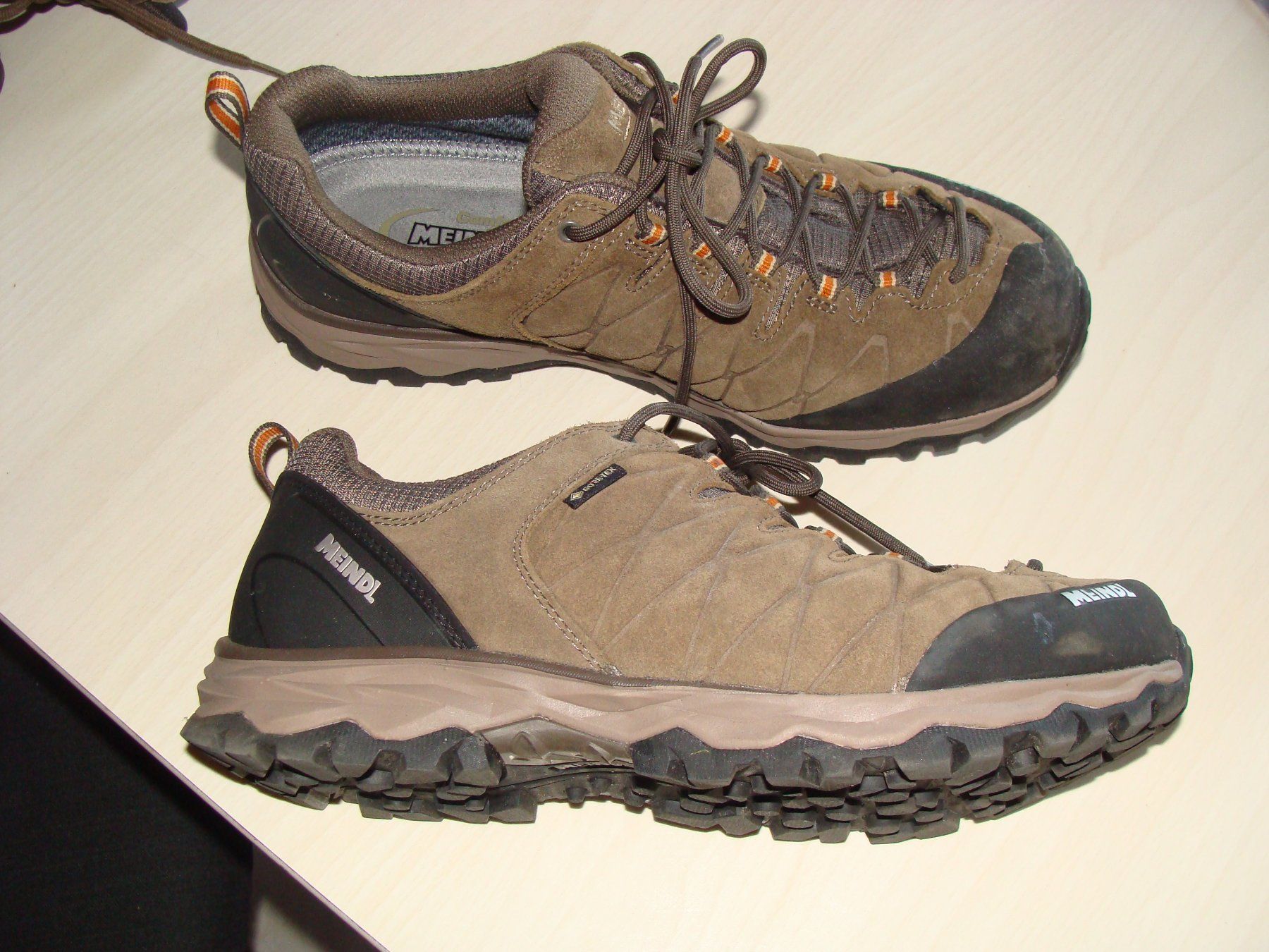 Meindl Scarpe da uomo: Neue halbhohe Wander- oder Trekkingschuhe Meindl Gr. 42,5 – Usato da Haslen AI venduto da traktor05