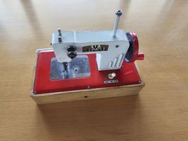 Regina Kindernähmaschine Metall Holz DEKO