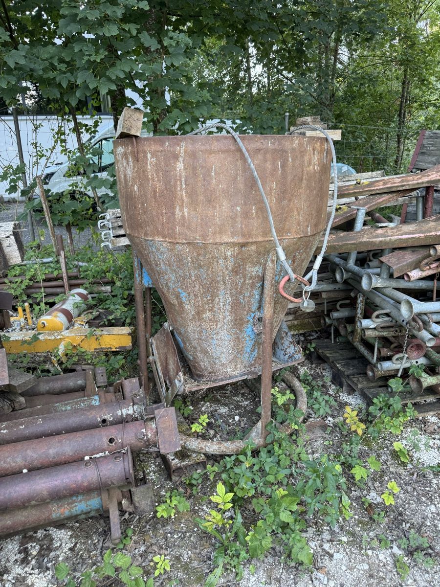 Metall- & Schlosserei Sonstiges: Benne à béton  – Gebraucht aus Brislach von Lea_bggmbh