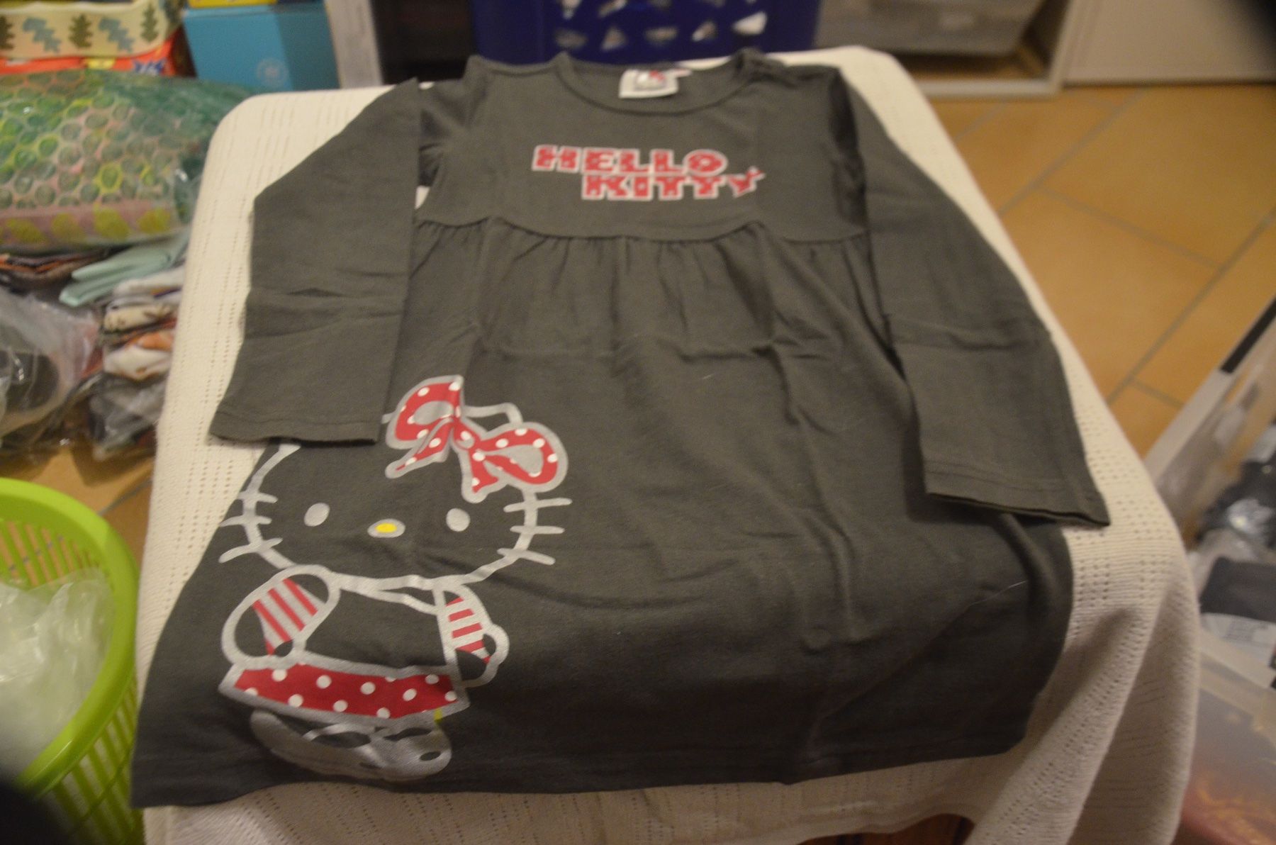 Vestiti & Gonne: TAILLE 104 - JOLIE ROBE HELLO KITTY – Usato da Chiasso venduto da Dolly015