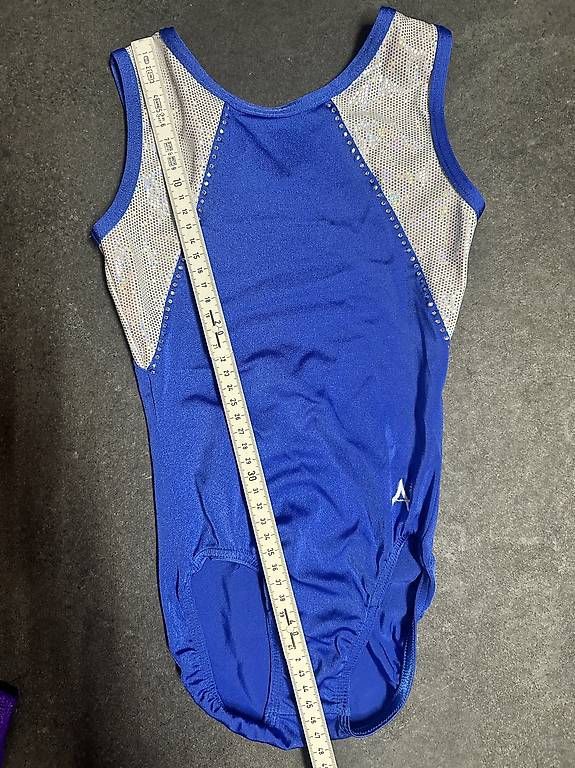 Scarpe, pantaloni & magliette da ginnastica: Turndress/ Turngwändli – Usato da Tann venduto da teltech