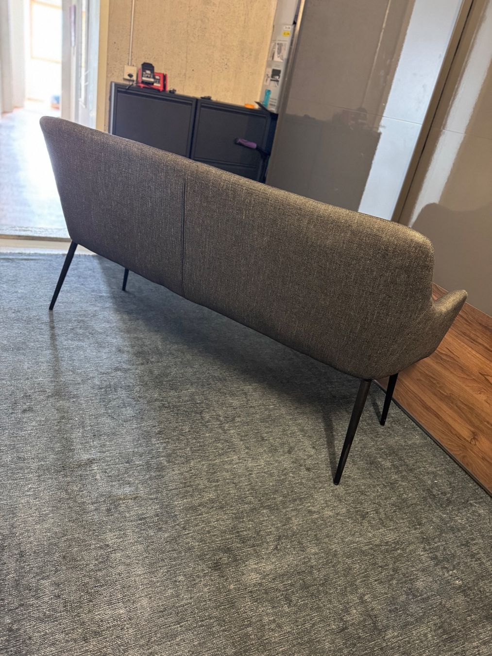 Panchine: Grey Upholstered Bench – Usato da Baar venduto da brannen17 2