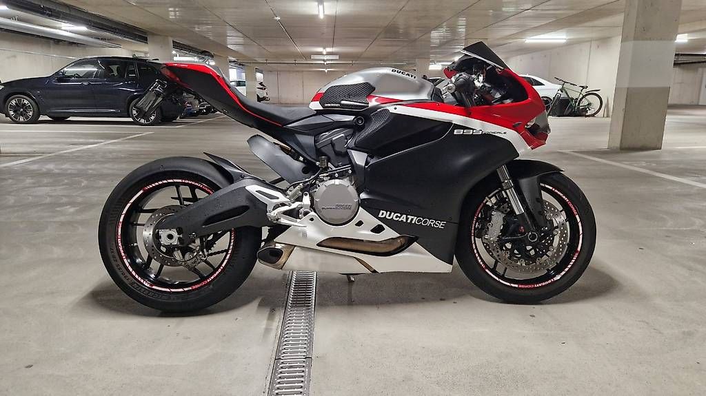 Route: Ducati Panigale 899 – D'occasion à Herzogenbuchsee par Aebib.