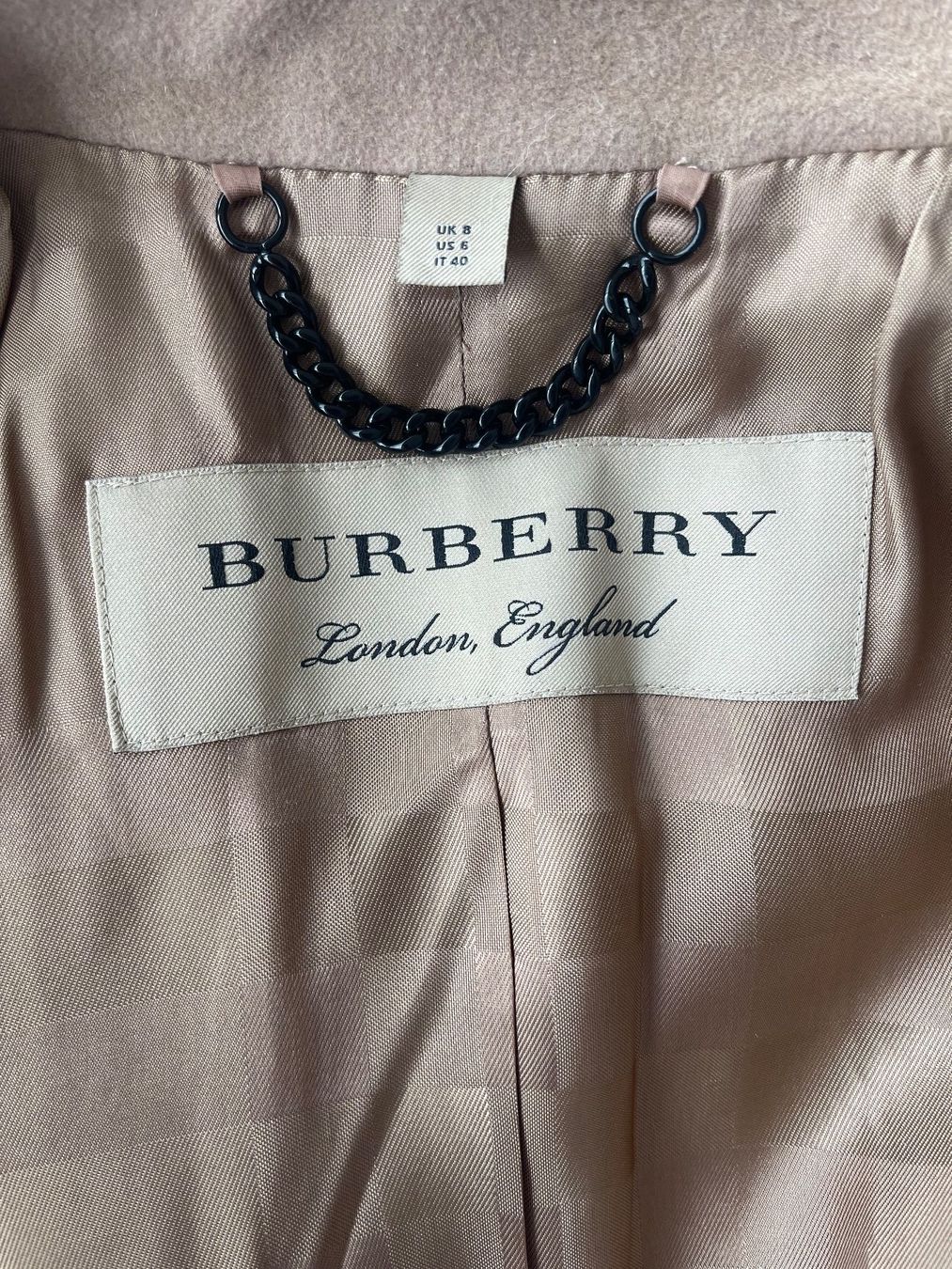 Burberry Cappotti: Burberry Damen Trenchcoat 36 Neu – Nuovo (secondo la descrizione) da Küssnacht am Rigi venduto da TheMarket55 8