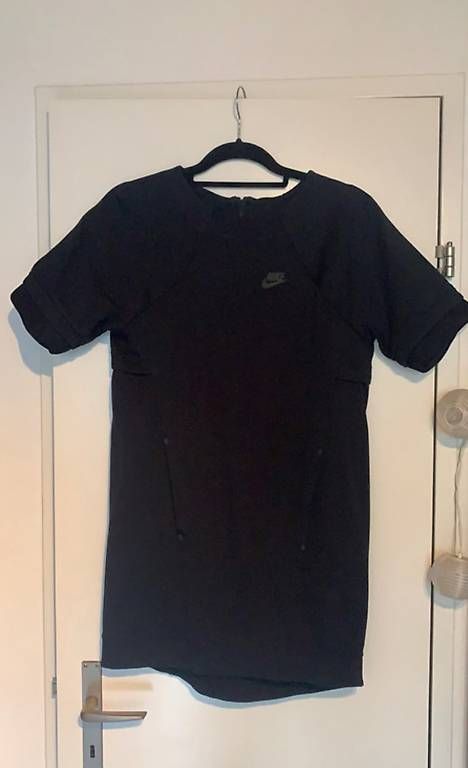 Nike Vestiti: Nike Tech Fleece Kleid – Usato da Allschwil venduto da Sebastian2019