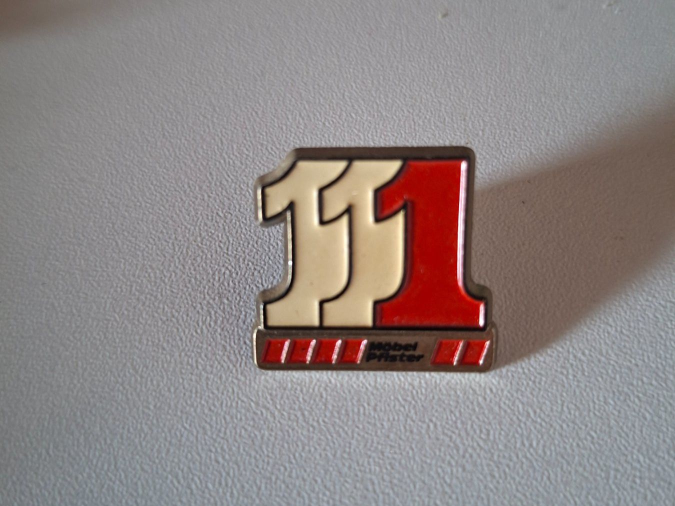 Placchette & Badge: Pin Möbel Pfister 111 – Usato da Erlinsbach venduto da pfunky