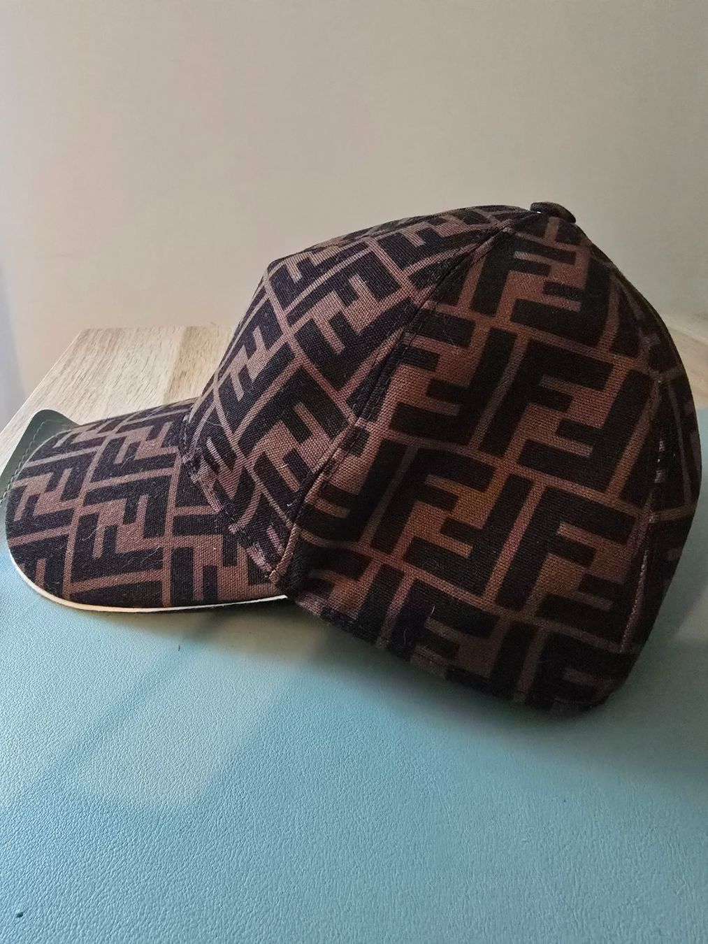 Fendi Copricapi, berretti & cappellini: Fendi Cap / Mütze – Usato da Gommiswald venduto da foundandreloved 1