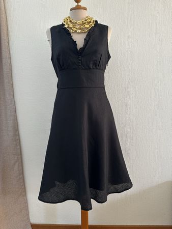 Robe Mexx en lin noire taille 38 avec volants et ceinture
