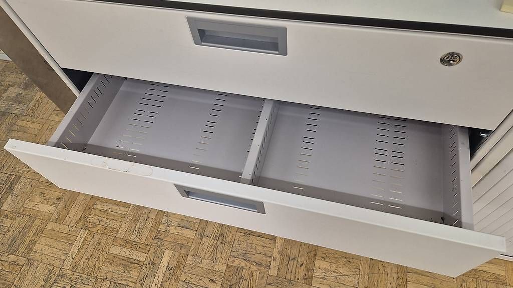 Lista Armadi: LISTA Office Schubladenkorpus – Usato da Zürich venduto da Loo_91 2