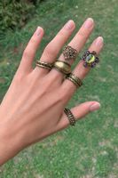 Set aus goldenen Ringen im Vintage-Stil