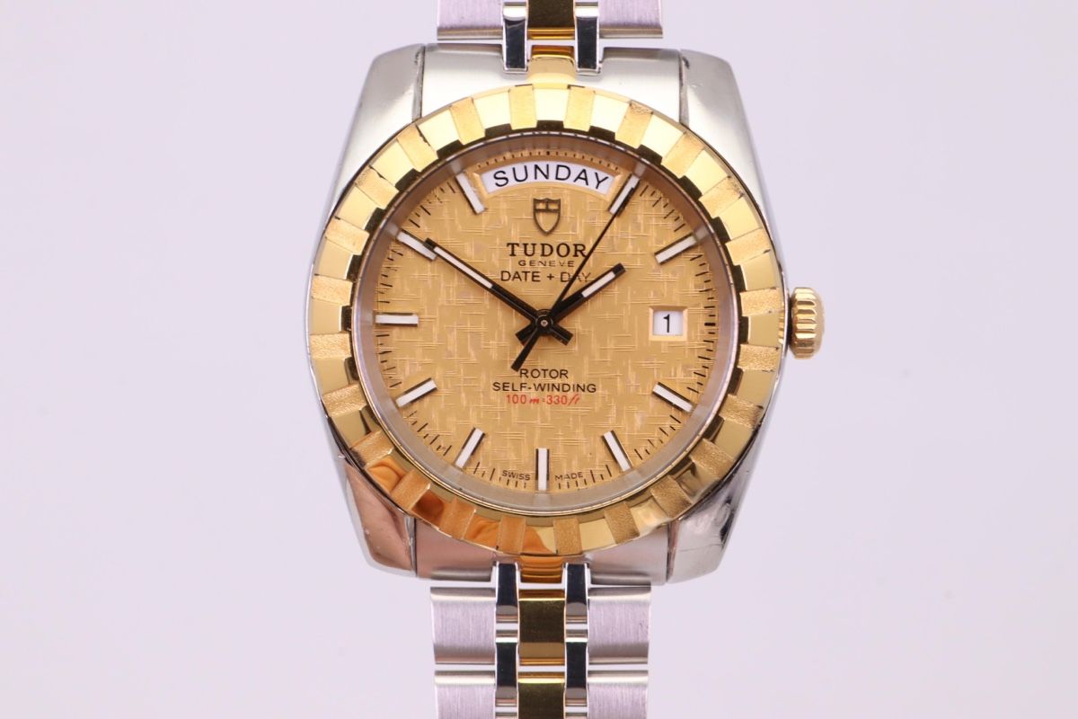 Tudor Montres: TUDOR classic date+day  – Neuf (Voir description) à Le Sentier par Emmeri_00MontresEco