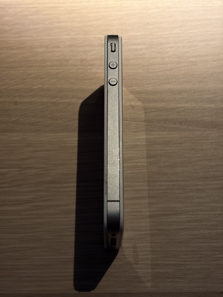 Apple Handys / Smartphones: 2x iPhone 4 Black / White – Defekt aus Winterthur von korrupcioner 6
