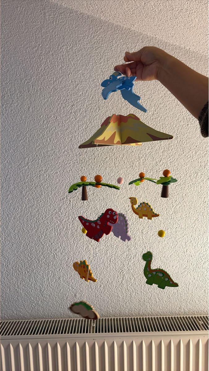 Alle Dekorationen: Mobile Dinosaurier aus Holz bunt – Neu (gemäss Beschreibung) aus Wittenbach von haa_7zyz