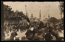 Foto-AK Zürich, Festumzug mit Fahnen, Wagen und Menschenmeng