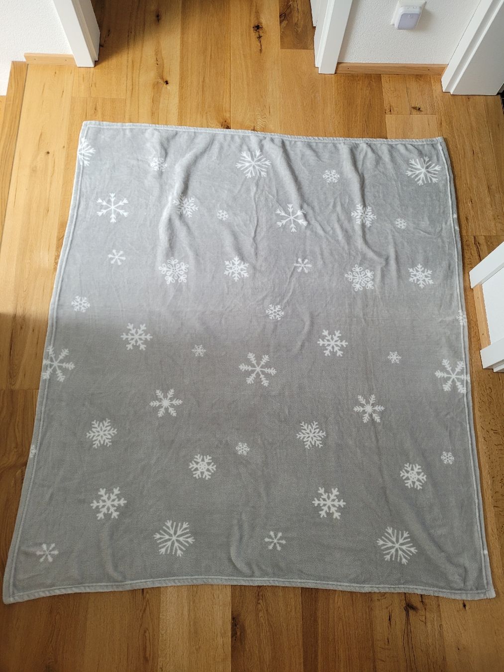 Decken: Decke mit Schneeflockenmuster grau neuwertig – Neu (gemäss Beschreibung) aus Bennau von Moonshine_68
