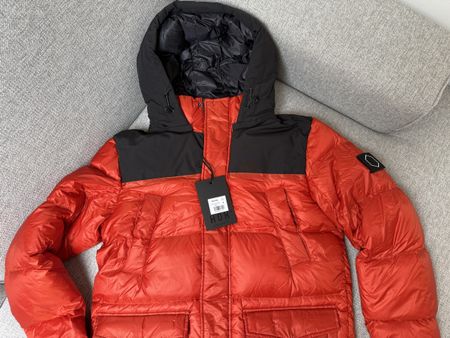 HOX Winterjacke, Gr. S, Rot/Schwarz, Daunen, Neu!