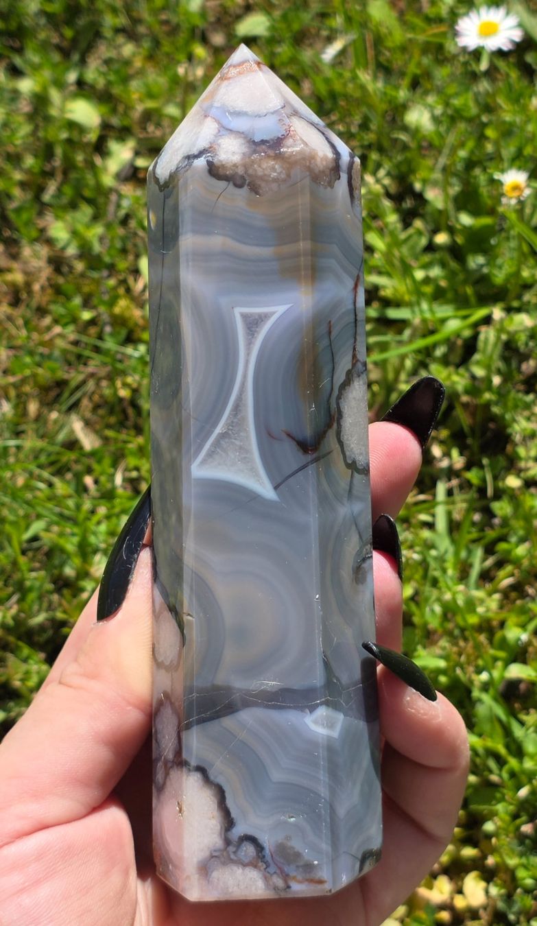 Minerali & Pietre curative: Blauer Blumenachat Obelisk B 347g – Nuovo e nell'imballaggio originale da Matzingen venduto da Shay_Crystalz 1
