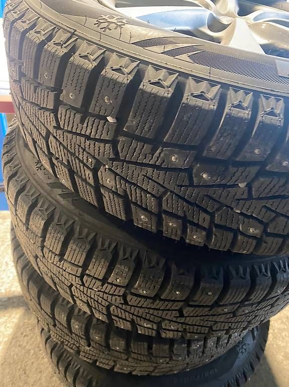 Pneumatici & Ruote complete: 4 roues complètes avec pneus cloutées – Usato da Yverdon les bains venduto da Tquad1400 1