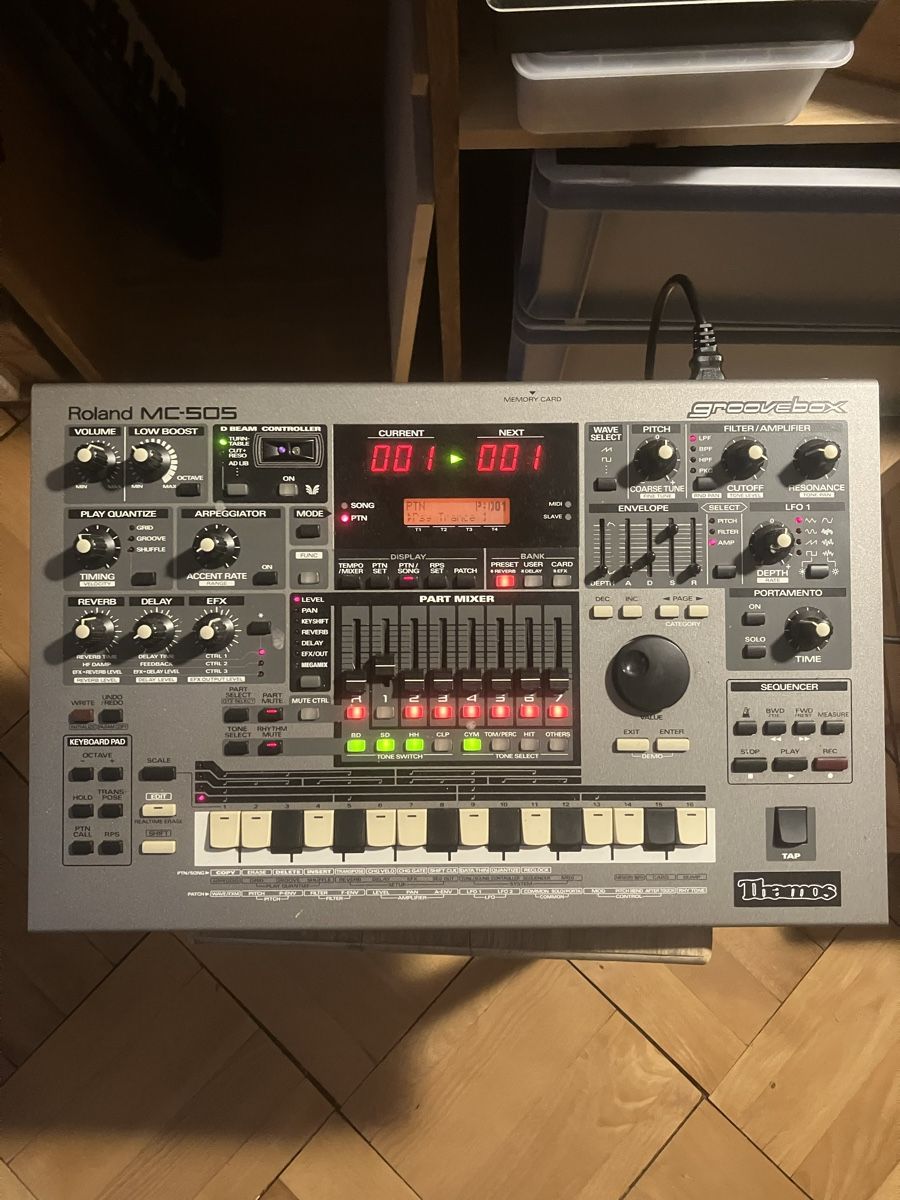 Roland Musikinstrumente: Roland MC 505 Groovebox – Gebraucht aus Zürich von samy91