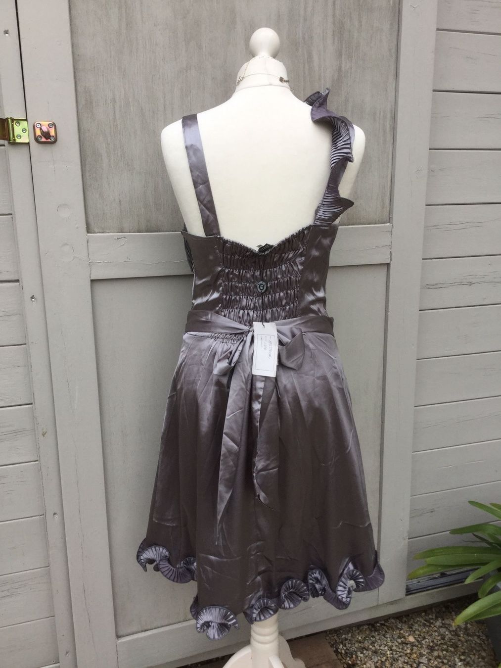 Kleider: Robe grise satinée+Foulard soirée/gala, taille M – Neu und originalverpackt aus Agiez von chouchanelle 2