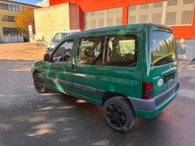 Peugeot Autos: PEUGEOT Partner 1.6 XT – Gebraucht aus Hünenberg von Auto-Klinik01 8