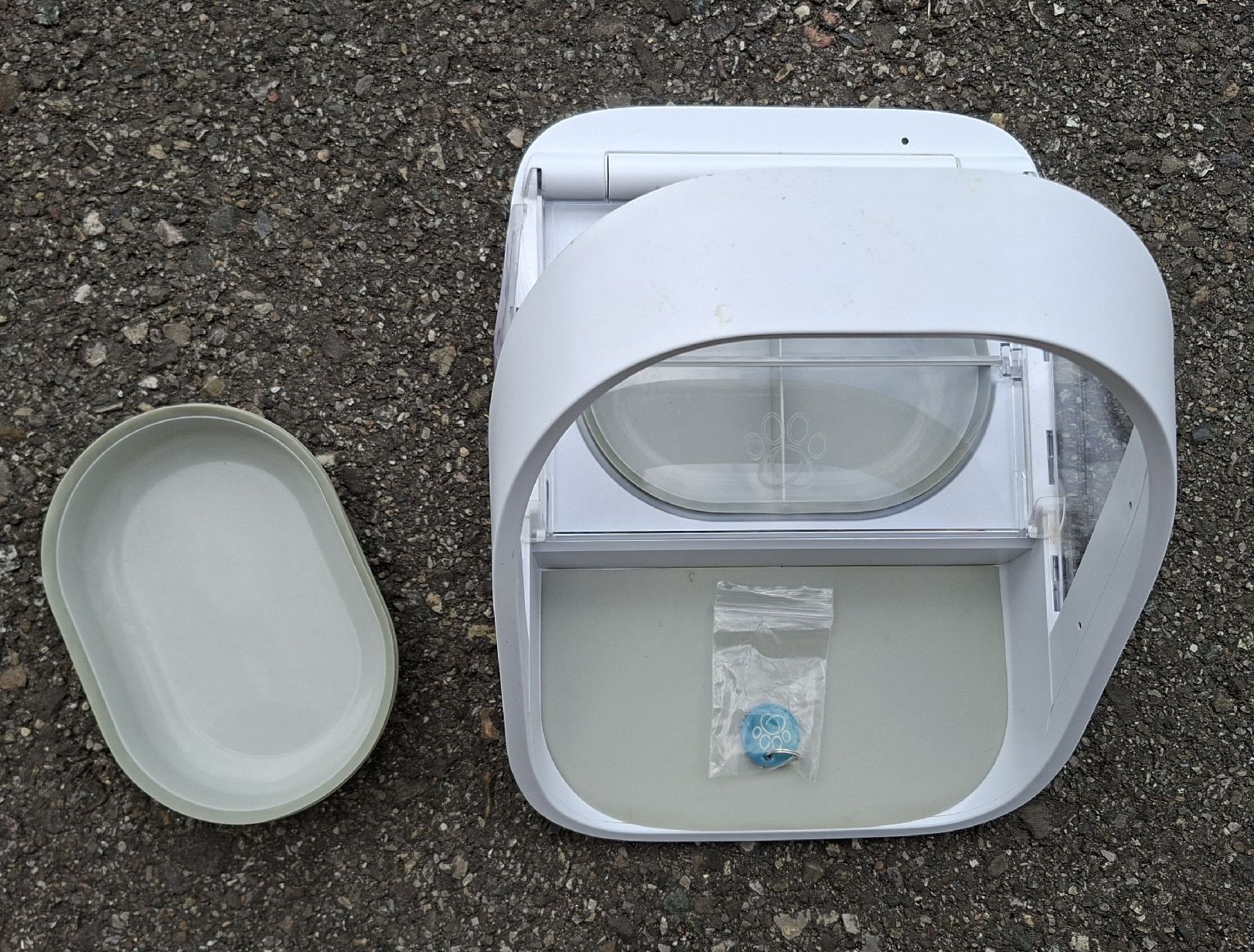Sure Petcare Nourriture: Futternapf Chip gesteuert - SureFeed Microchip Pet Feeder – D'occasion à Laufenburg par mel_jh79