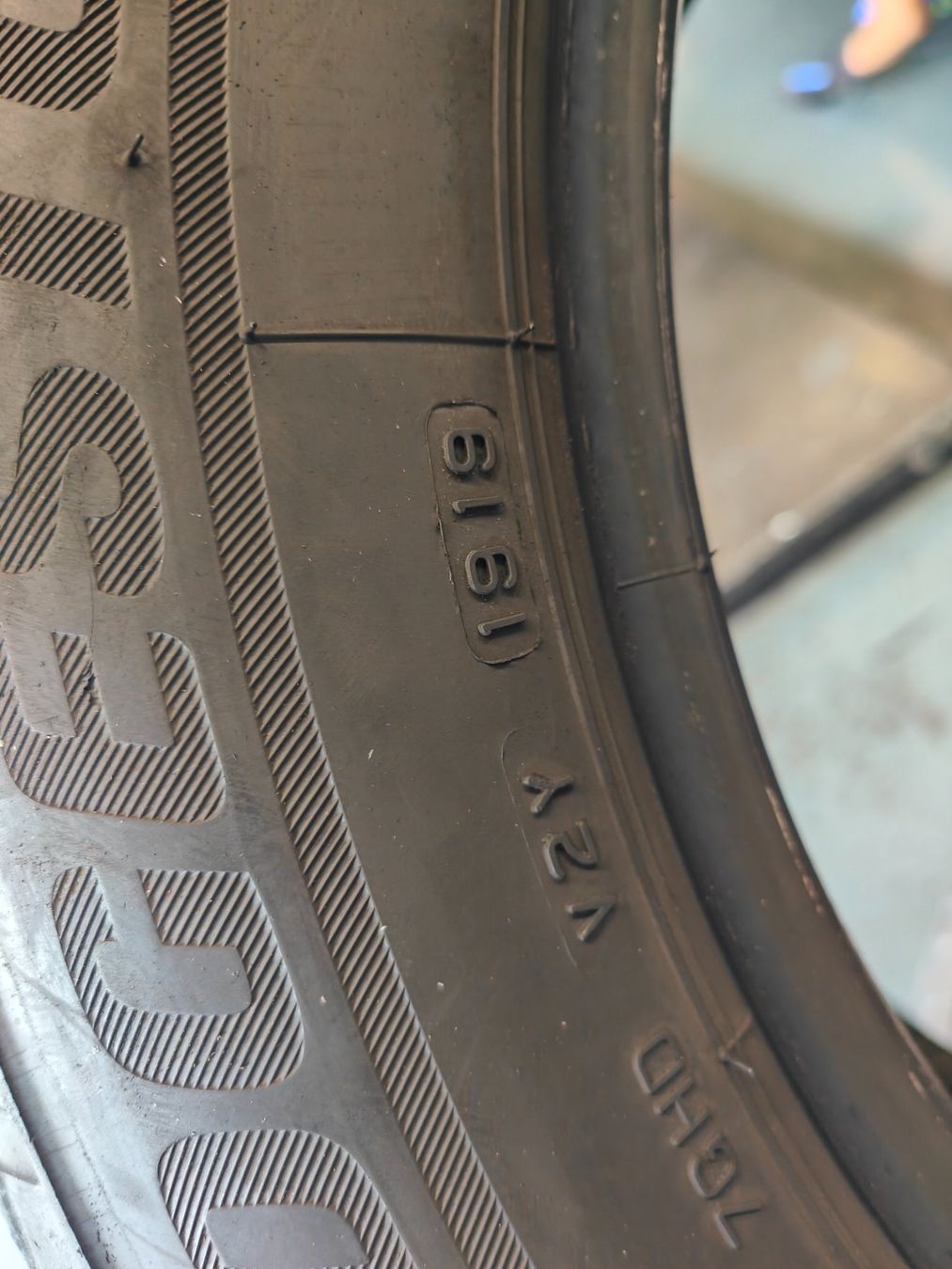 Bridgestone Pneumatici & Ruote complete: Winterreifen 225/60 R18 – Usato da Oberengstringen venduto da Reifen-Lagerverkauf 3