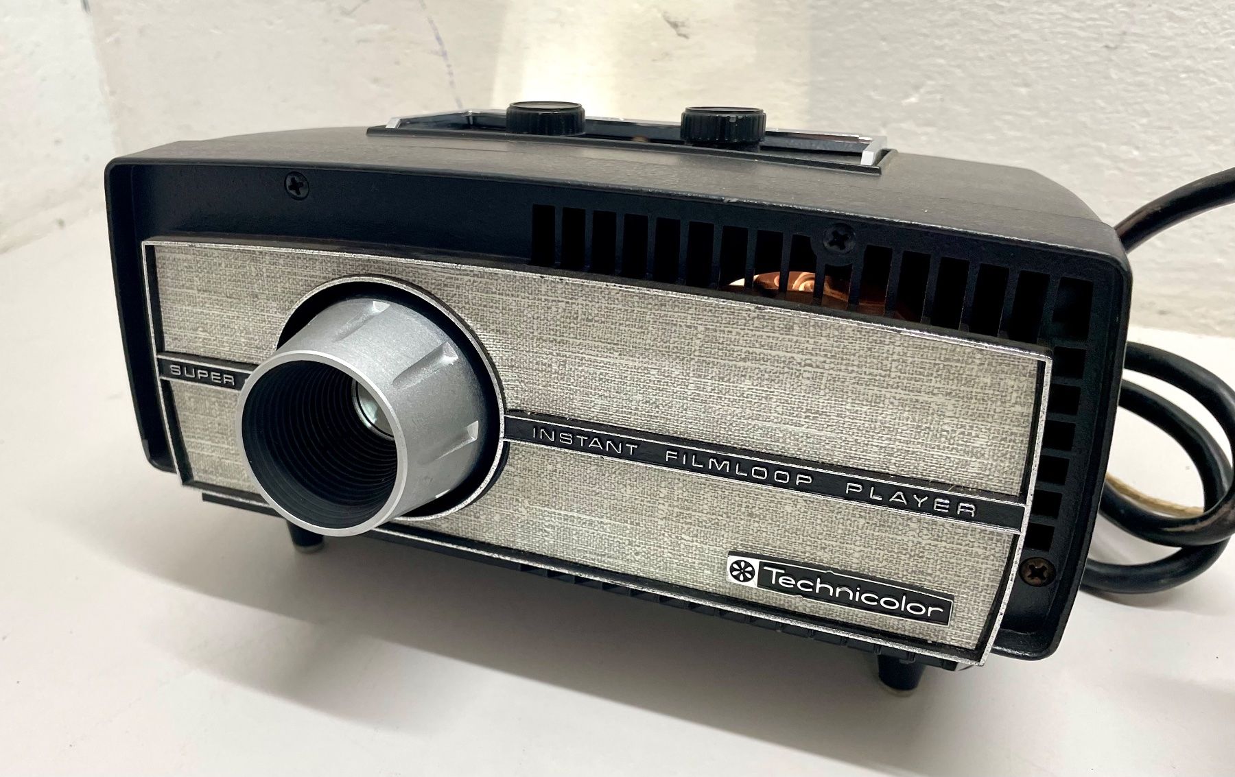 Videoprojektoren: Technicolor Instant Filmloop Player/super 8 Projektor – Defekt aus Niederdorf von LeptonAG 1