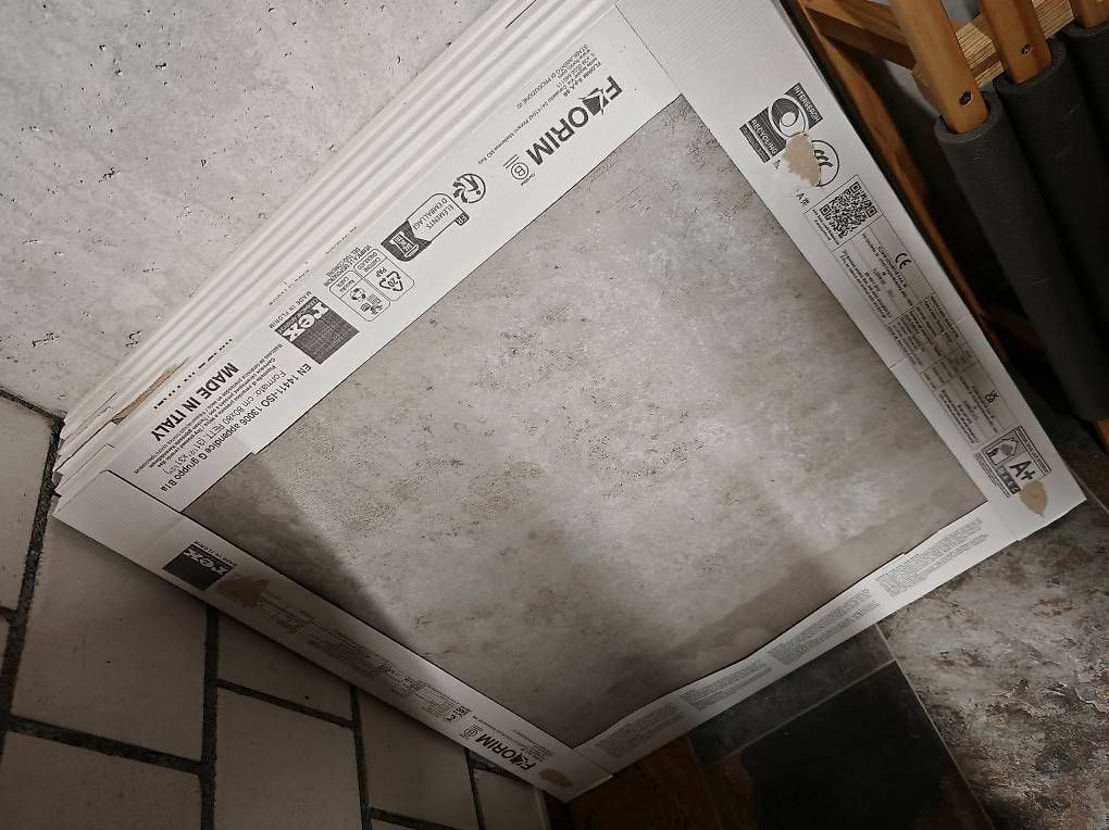 Rivestimenti per pavimenti: Bodenplatten für Wohnung – Usato da Glis venduto da sla_5bzk