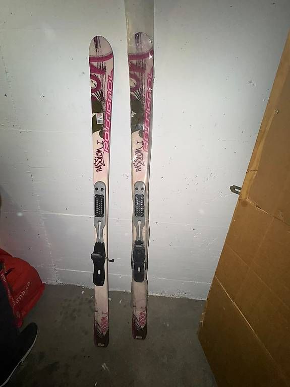 Skis: Ski – Gebraucht aus Luzern von bed_w67n 1