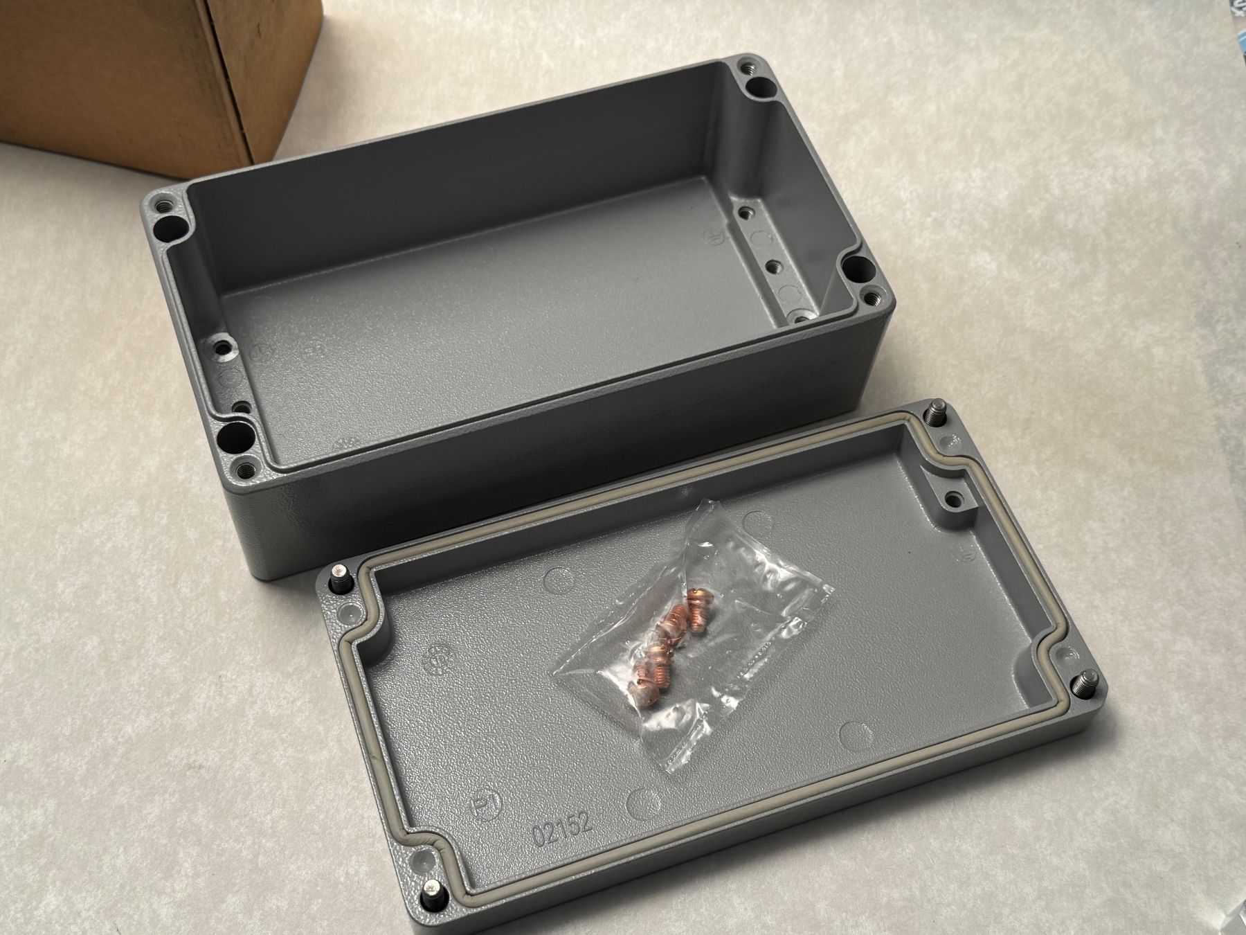 Box contenitori: Alu Gehäuse Industriequalität – Nuovo e nell'imballaggio originale da Uster venduto da Hinze01 1