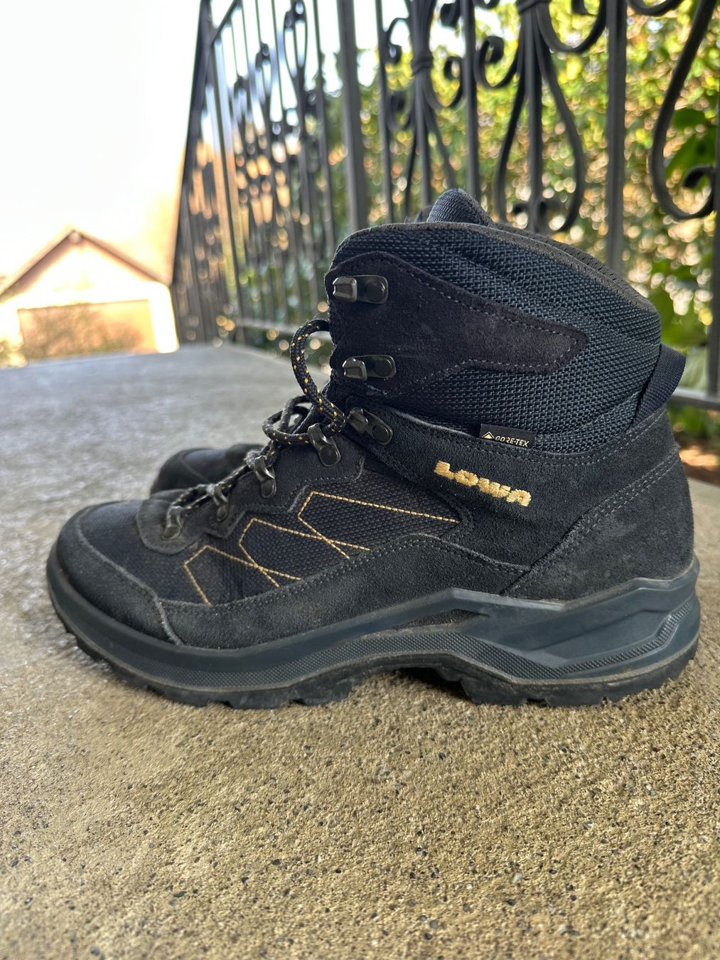 Lowa Herrenschuhe: LoWA Taurus Pro GTX Mid 44 1/2 – Gebraucht aus Hausen am Albis von Gualdo