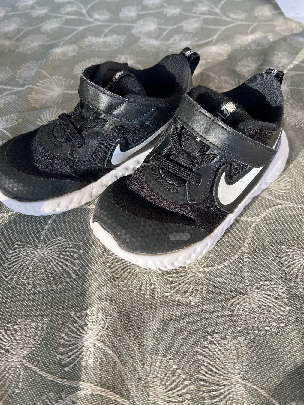 Nike Scarpe per ragazzi: Nike Revolution, Grösse 27 26 – Usato da Sennhof venduto da Dealmonster 1