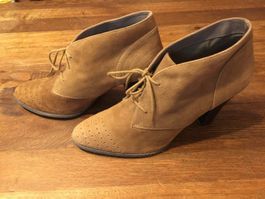 mittelbrauner klassischer Schnürhalbschuhe, Wildlederlook