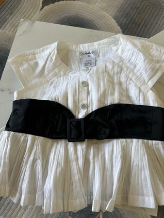 Chanel Bluse weiss mit schwarzem Gürtel Grösse 36