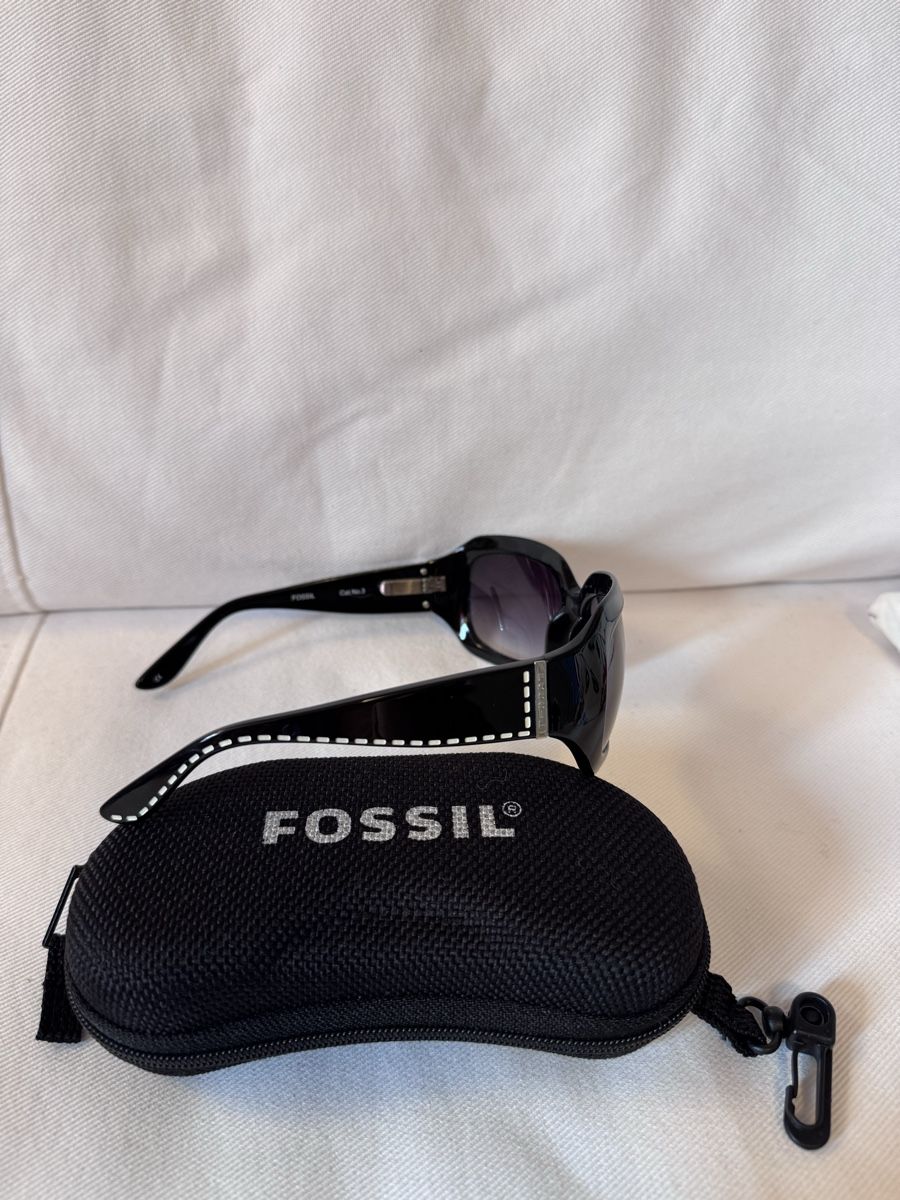 Fossil Occhiali & Lenti: Sonnenbrille Fossil schwarz – Usato da Mühlau venduto da Anna0137 2
