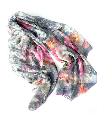 Ungaro chale en soie mousseline