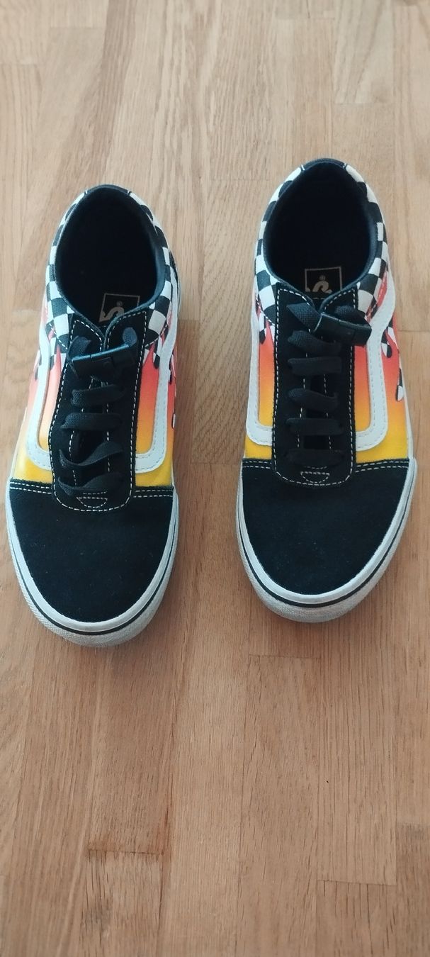 Vans Chaussures garçon: Vans Kinder Schuhe 34 – D'occasion à Mörel par MJoaoCosta