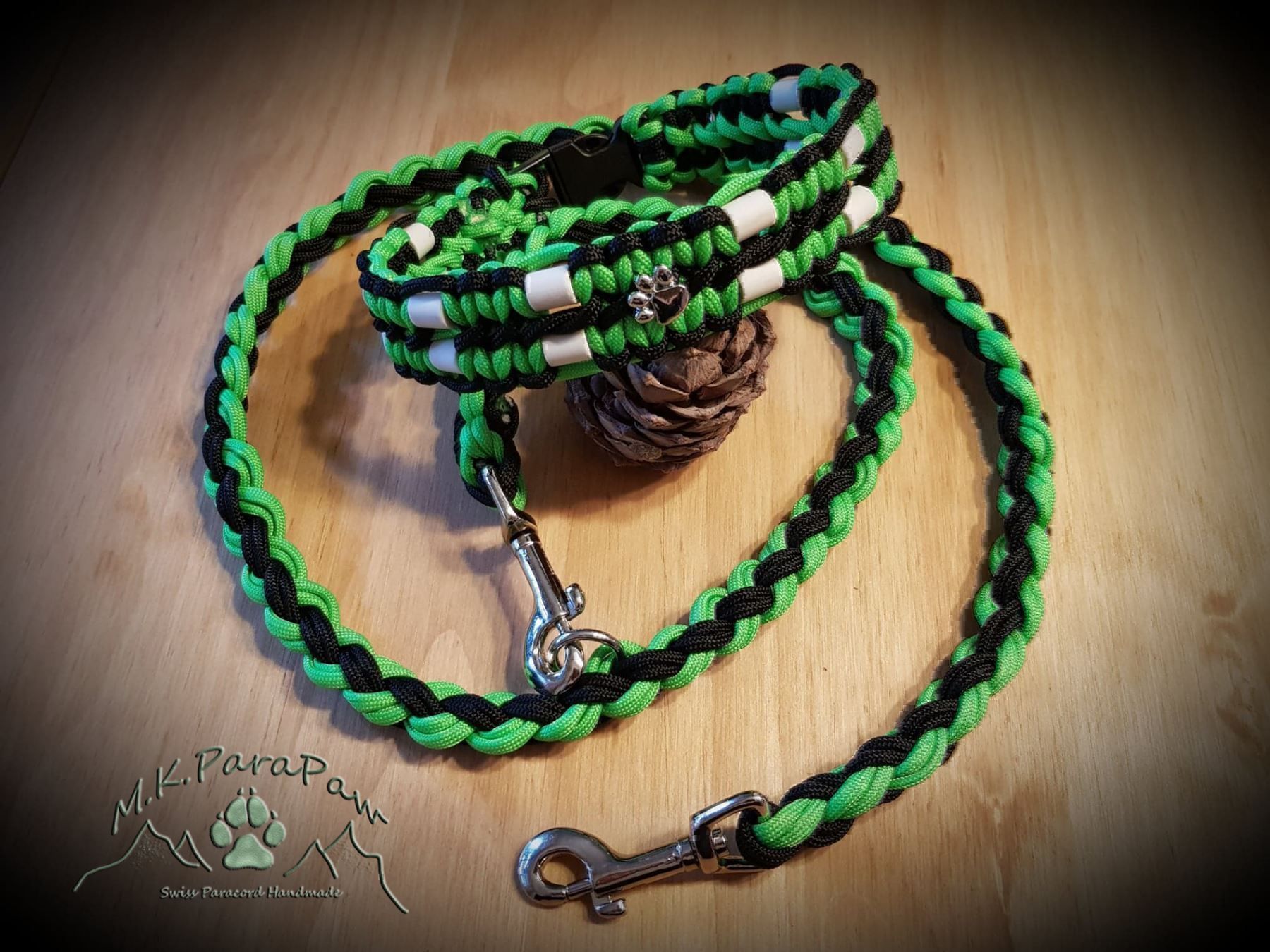 Guinzagli & Collari: Paracord Handarbeit Hundehalsband Leinen – Nuovo e nell'imballaggio originale da Näfels venduto da AllerleiCH