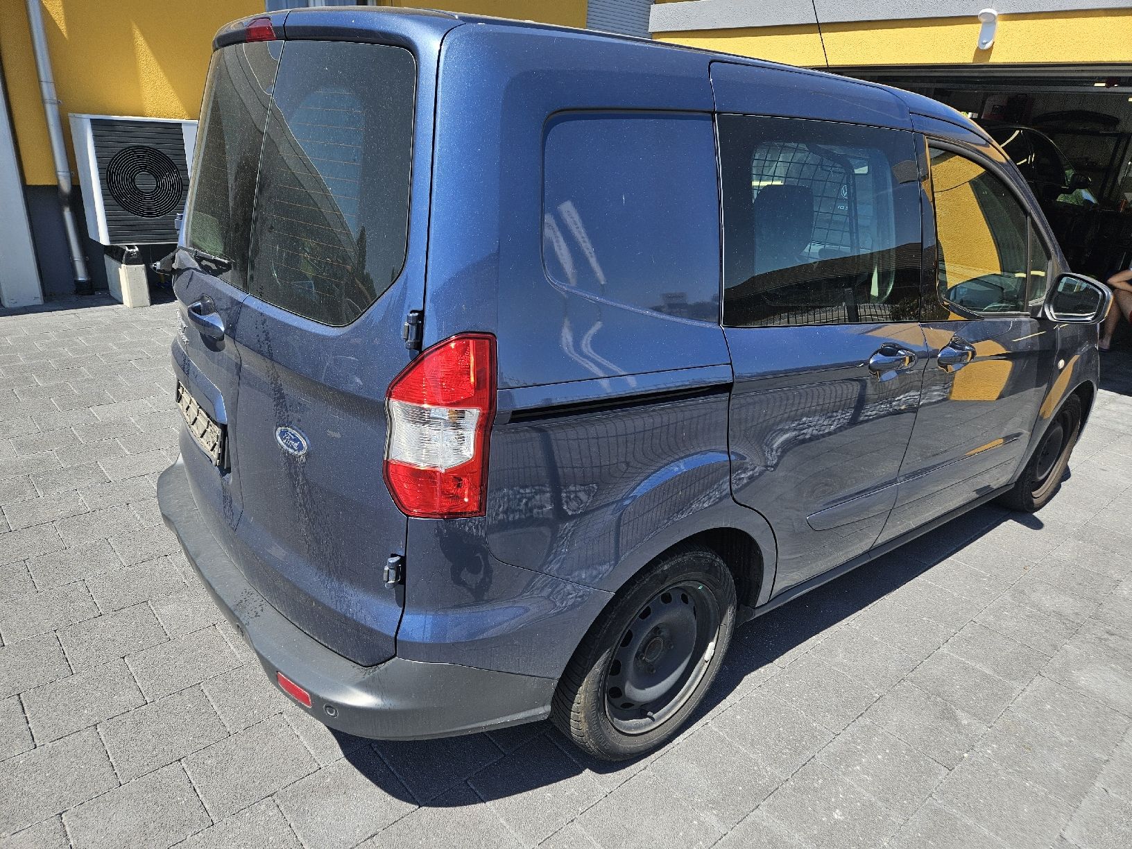 Ford Autos: Ford Transit Courier 2022 – Gebraucht aus Riedt.b.Erlen von stopanje 3