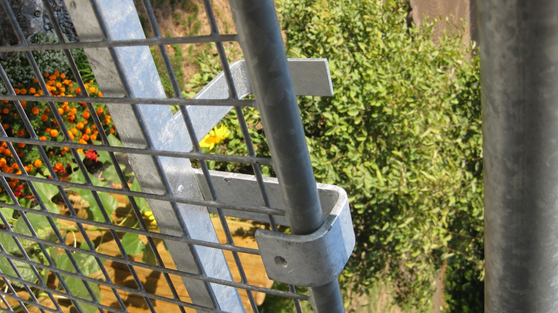 Ferramenta: Kastenhalter für Blumen – Usato da Nussbaumen AG venduto da Daddy5 3