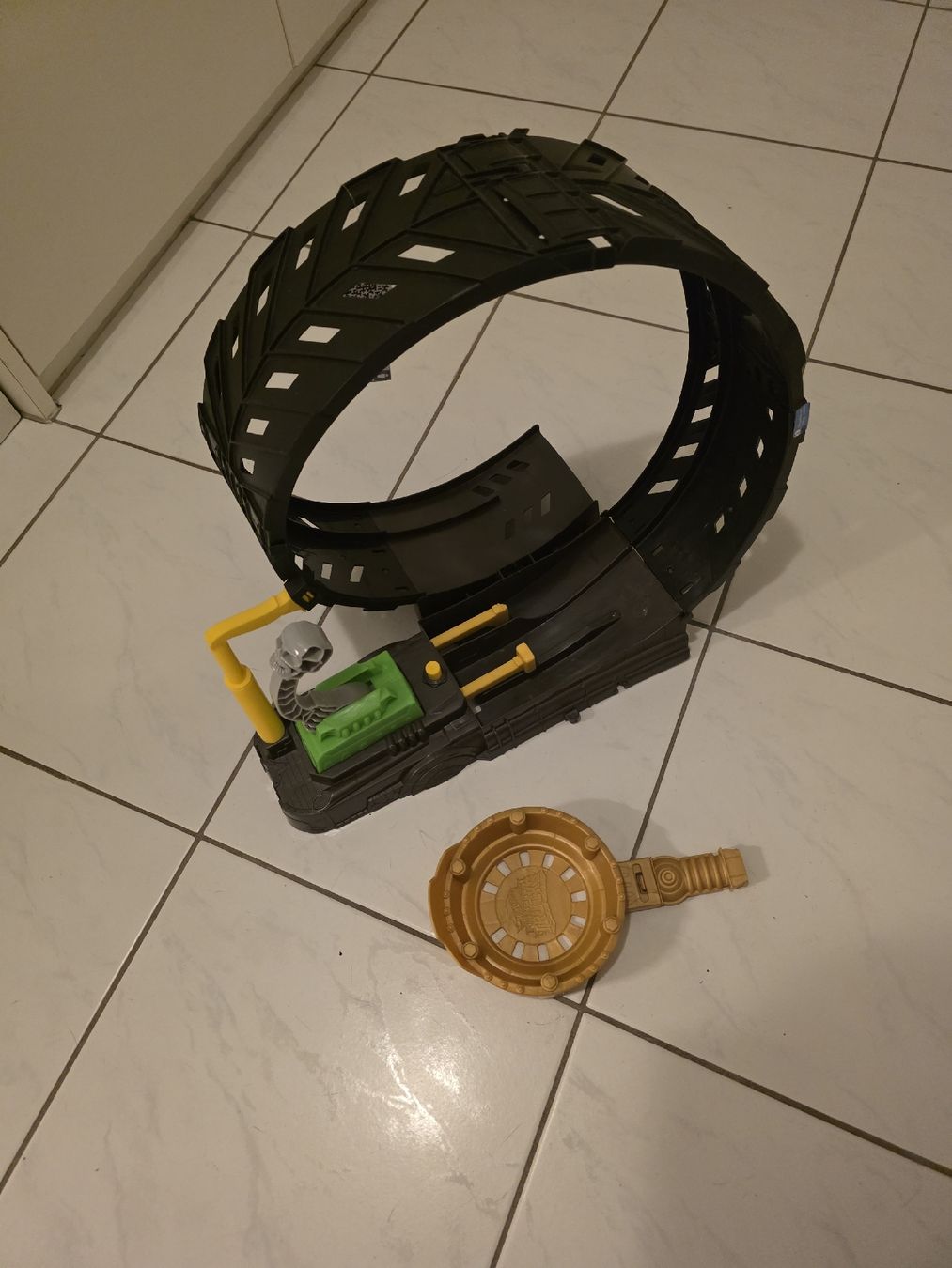 Giocattoli: Hot Wheels Monster Trucks – Epic Loop Challenge Playset – Usato da Richterswil venduto da simobeloz