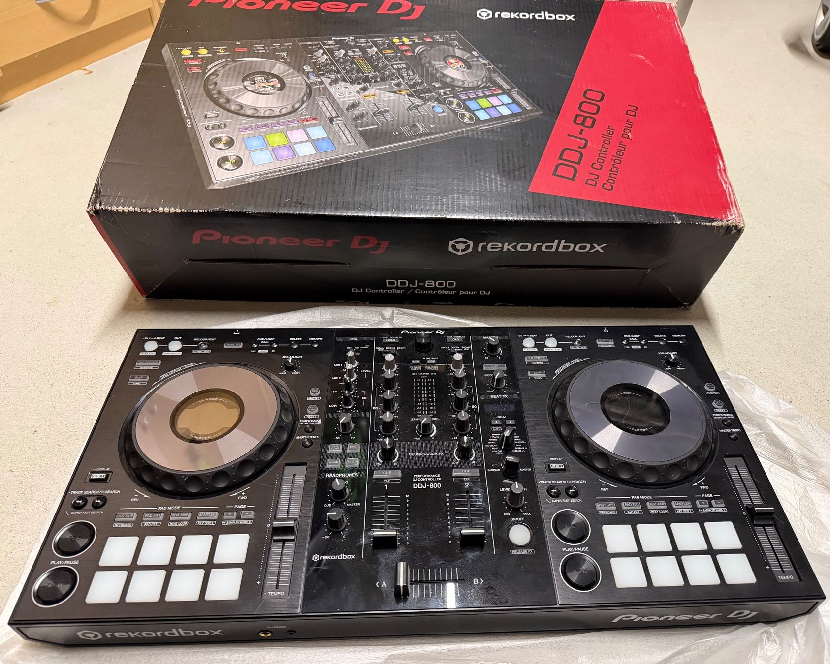 Pioneer Console di mixaggio: Pioneer DJ DDJ-800 - DJ Controller – Usato da Wiesendangen venduto da Mib2000