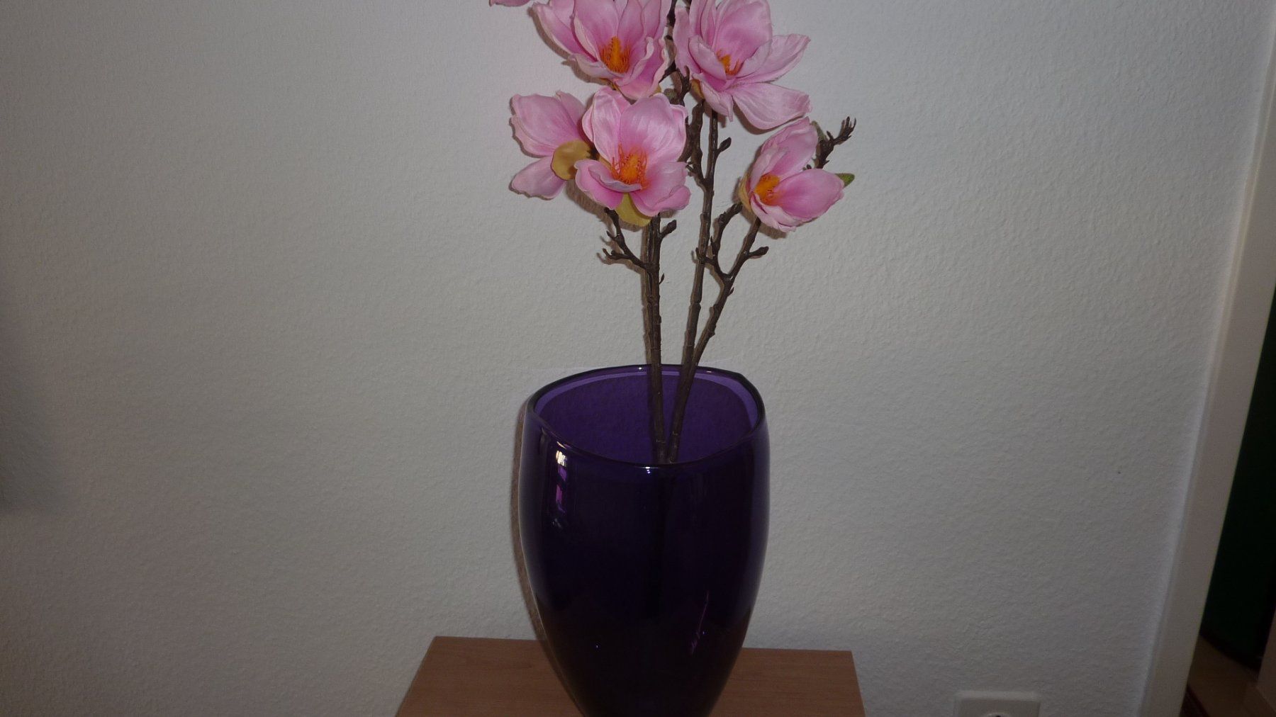 Vasen & Gefässe: vase mit 2 künstlichen blumen – Gebraucht aus Füllinsdorf von pmarkus 2