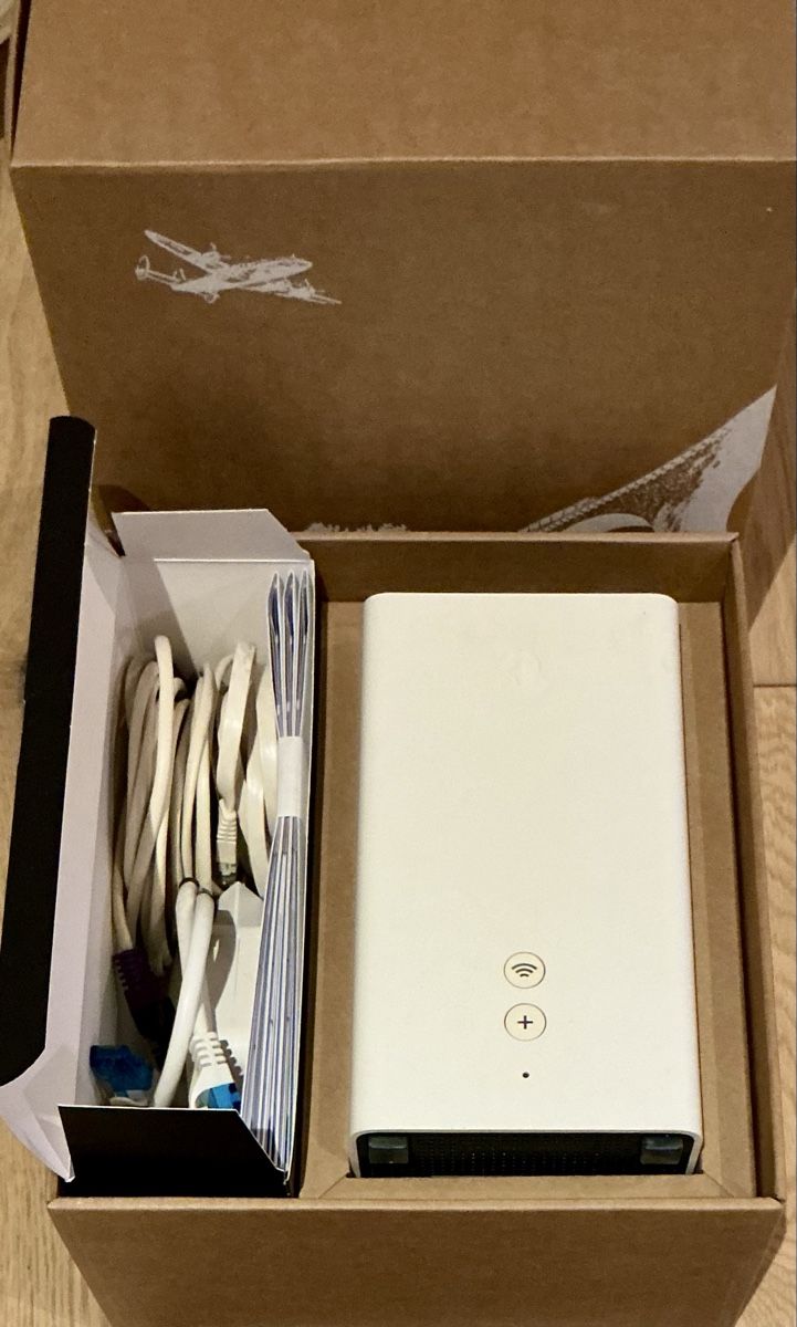 Swisscom Modems & Routeurs: Swisscom Internet‑Box 2 (Router/Modem) – D'occasion à Adliswil par NT15 1