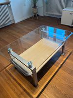 Couchtisch mit Glasplatte