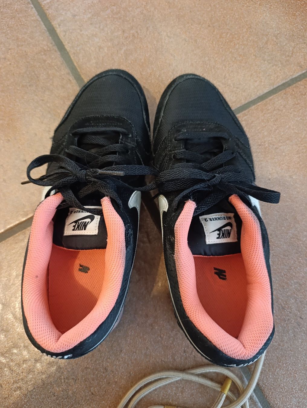 Nike Chaussures femmes: Nike Sneaker MD Runner 2, Grösse 40 – D'occasion à Silvaplana par Suomi3101 4