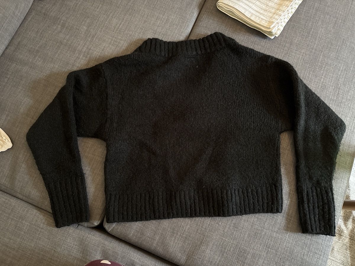 Weekday Maglioni & Felpe: Schwarzer Pullover mit V-Ausschnitt von Weekday, XS – Usato da Bern venduto da katystrophal 1