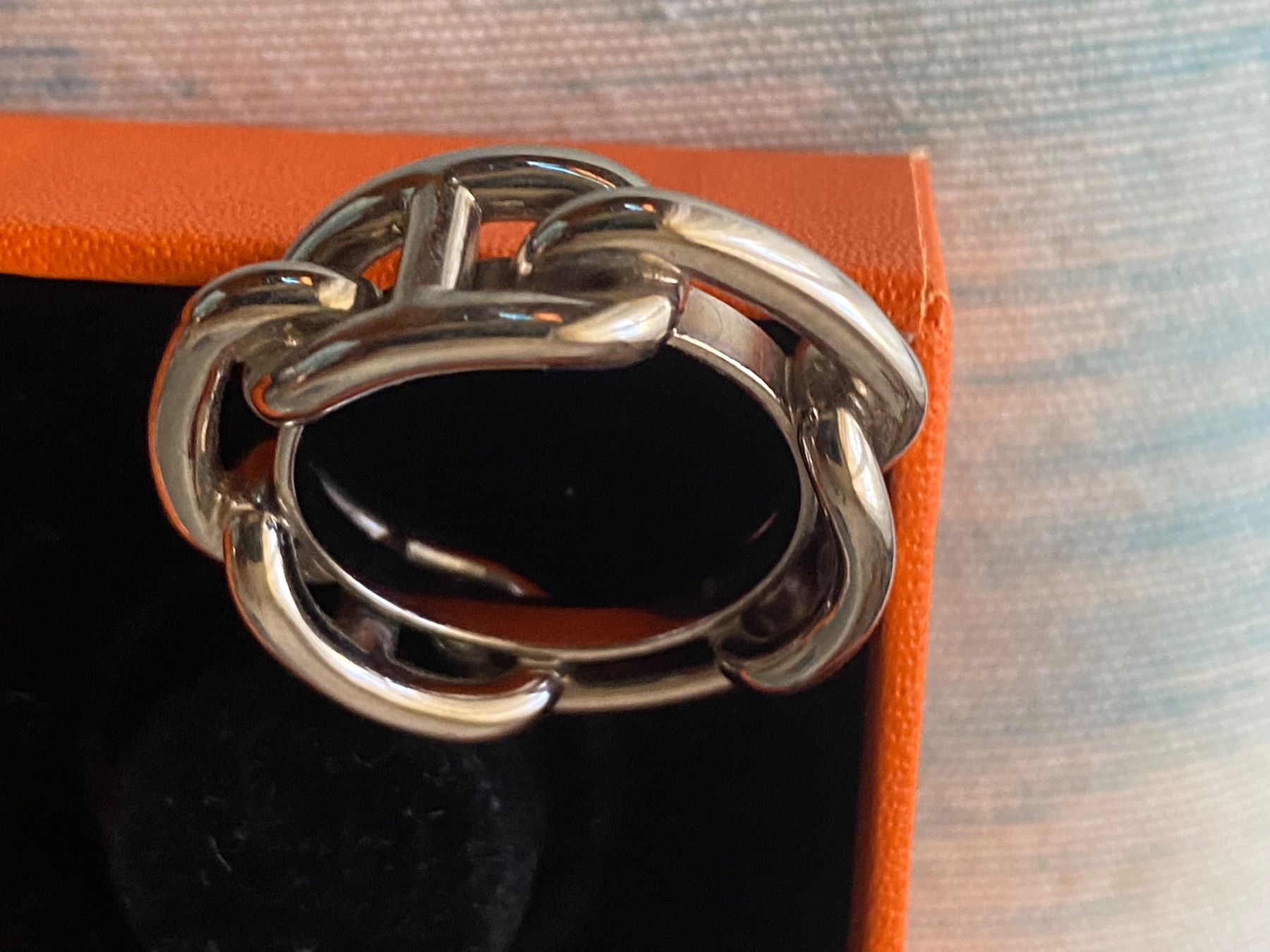 Hermès Ciondoli: Original Hermes Foulard Ring – Nuovo (secondo la descrizione) da Kaiseraugst venduto da RJ03 2
