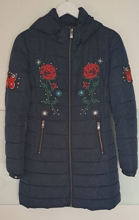 Winterjacke Desigual schwarz mit Blumen Grösse 38